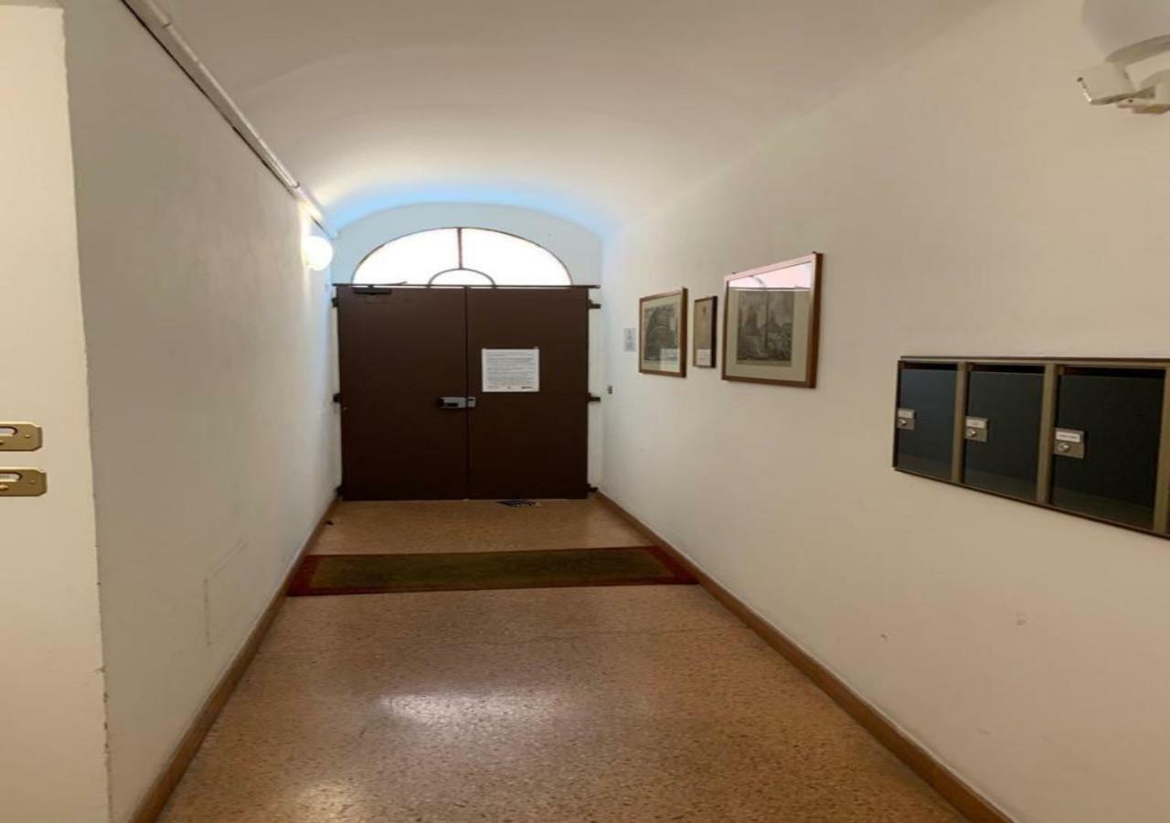 Whouse Suite Gold Towers Болоня Екстериор снимка